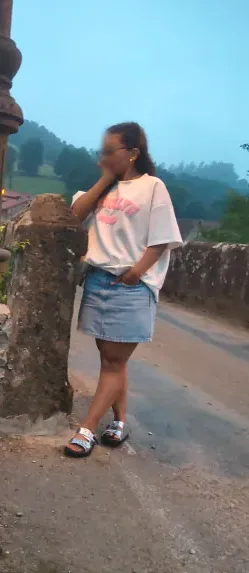 Andrea, 32