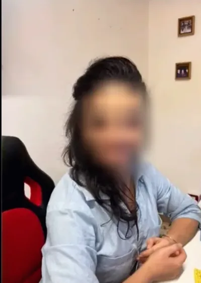 Carla, 33