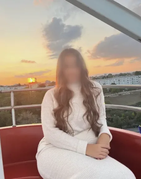 Esra, 19
