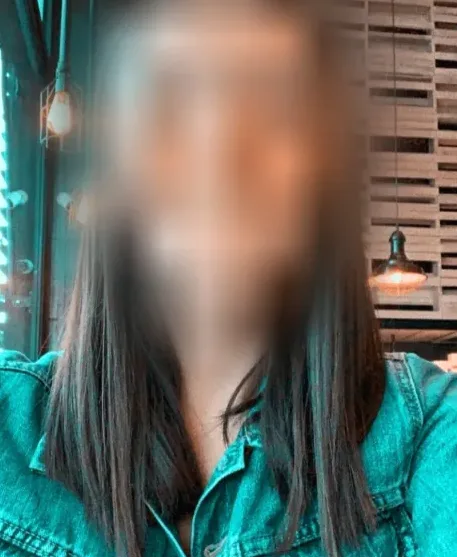 Julia, 24