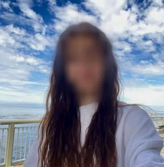 Melanie, 27