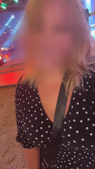 Melanie, 28