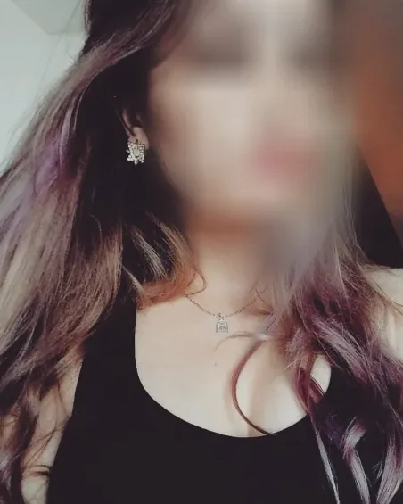 Selina, 32