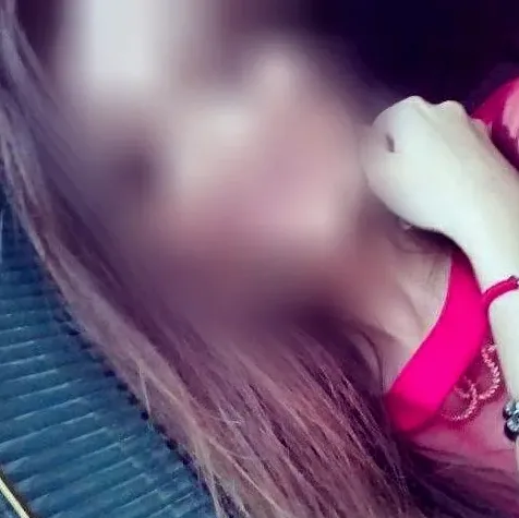 Yvonne, 32